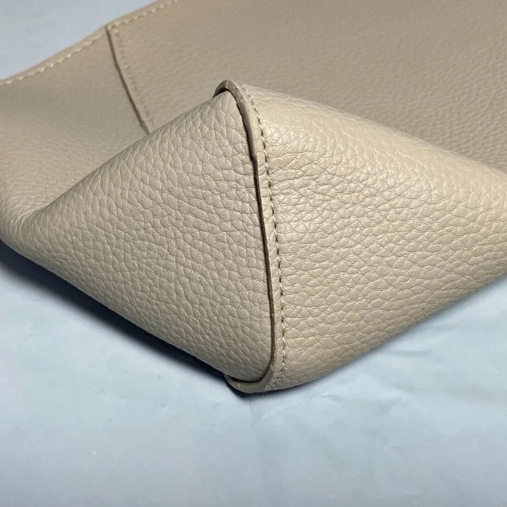 DKNY Donna Karen‎ New York Cosmetics Makeup Bag Beige Zippered Clutch NWOT